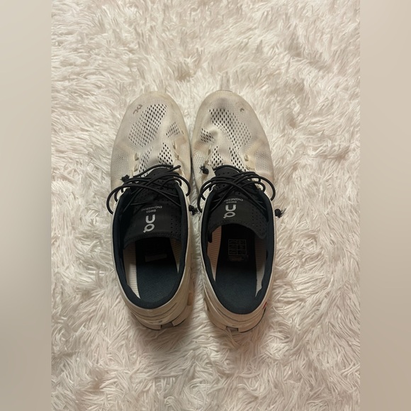 On Cloud running Shoes - Picture 6 of 16